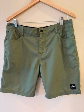 Rusty Men's Green Hybrid Flat Front Walk/ Swim Shorts, Sz 33.
